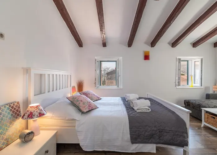 Ana * Trogir